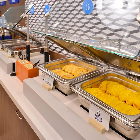 Holiday Inn Express & Suites Bloomington West By Ihg Esterno foto