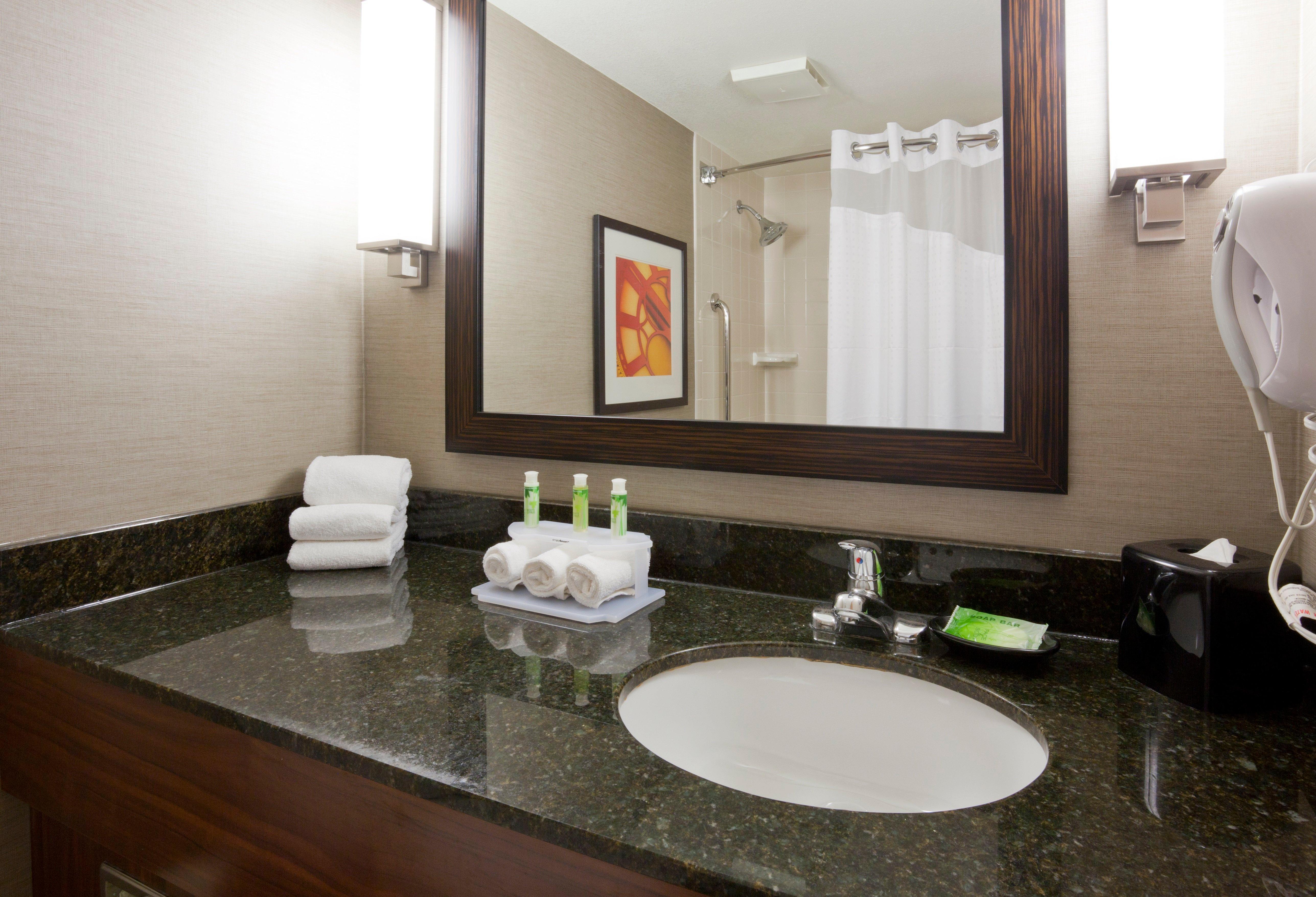 Holiday Inn Express & Suites Bloomington West By Ihg Esterno foto