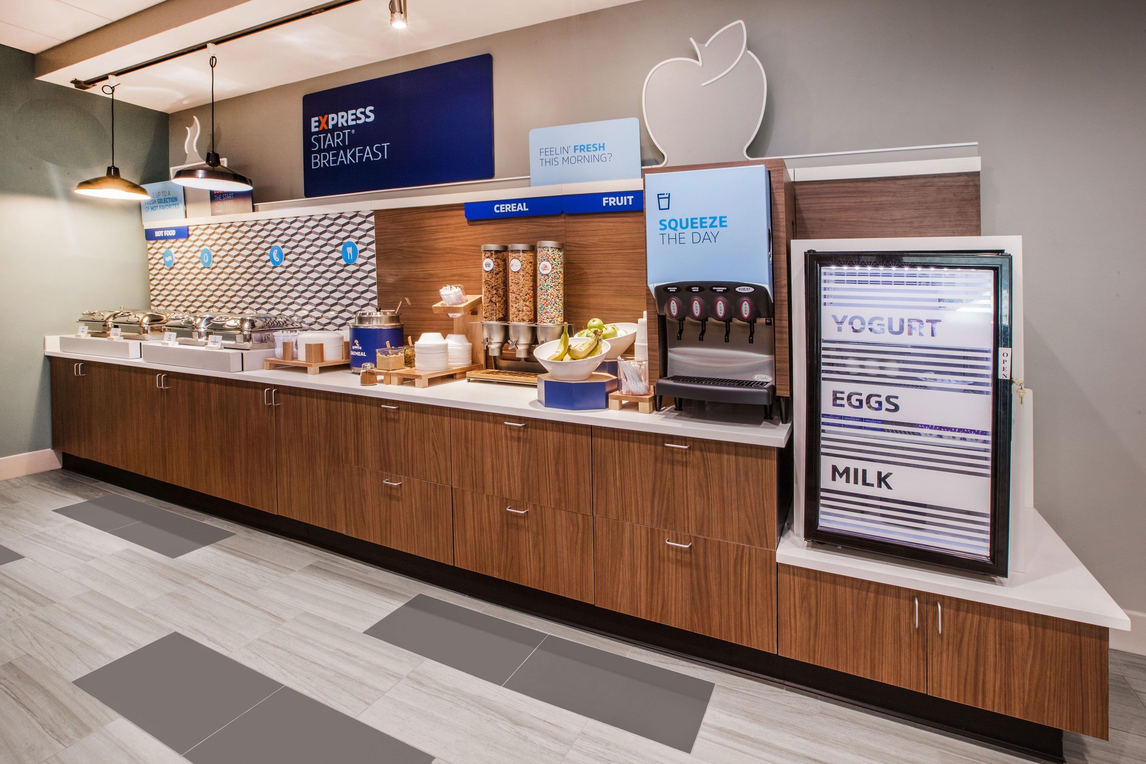 Holiday Inn Express & Suites Bloomington West By Ihg Esterno foto