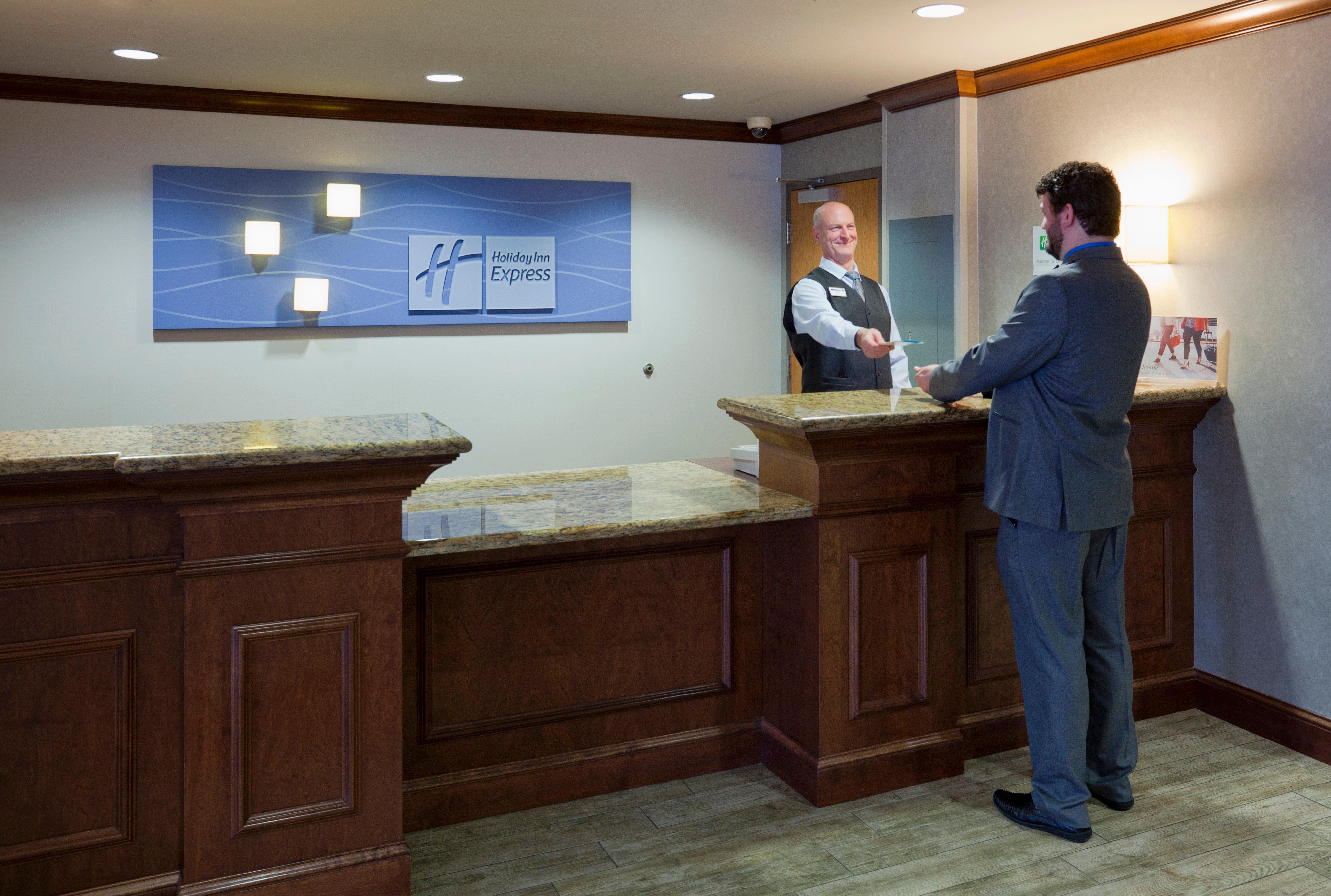 Holiday Inn Express & Suites Bloomington West By Ihg Esterno foto